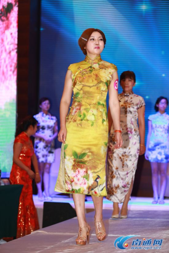 300名南通中老年女性旗袍秀展风采