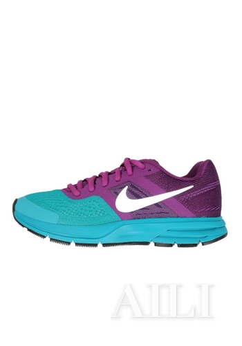 Sporty�����װ�ڿ���һ����װ�˶���