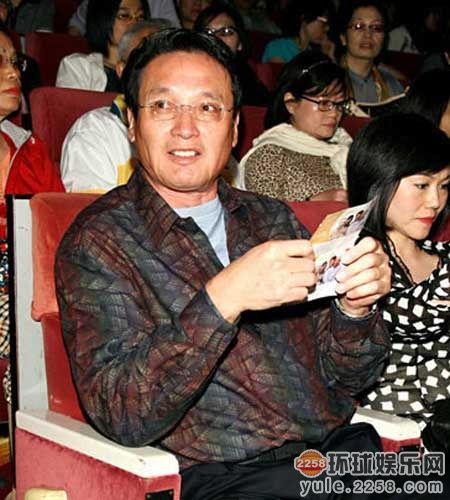 揭昔日娱乐圈一哥现状 黄日华斥巨资救血癌妻子