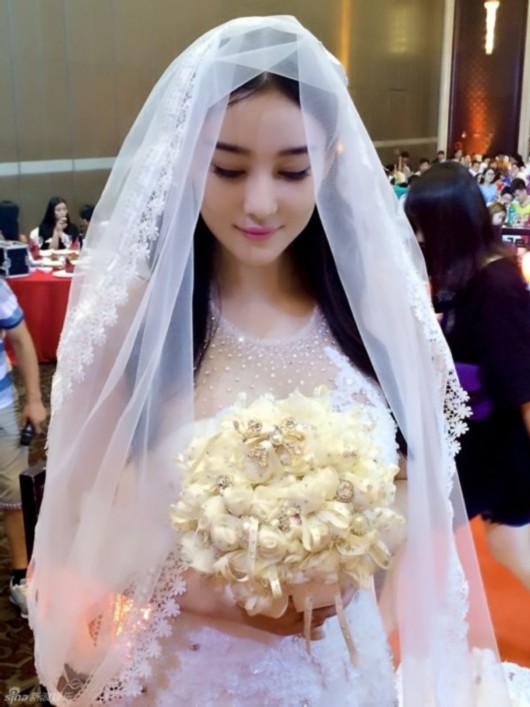白色婚纱照图片_婚纱照图片室内(3)