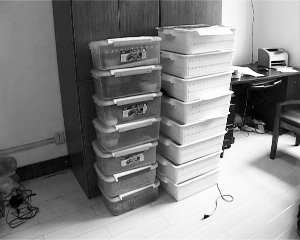 江苏小伙偷养15条蟒蛇 家里像动物乐园(图)--旅