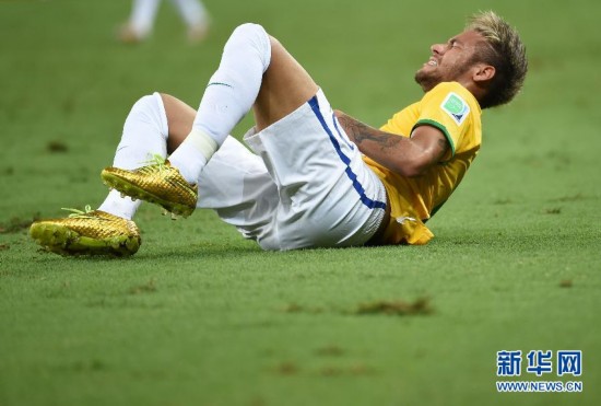 巴西晋级四强将战德国 内马尔受伤告别世界杯