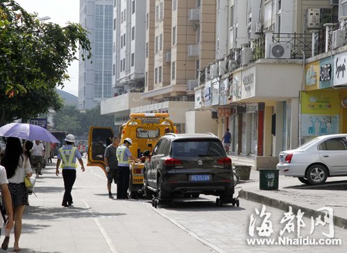 福州严查违章乱停车 周末两天拖车59辆抄告25