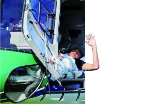 内马尔直升机上挥手致谢 录视频鼓励队友(图)