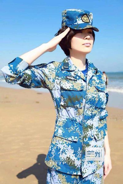 辽宁舰退役两名新疆女兵成为国防生(图)