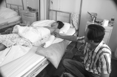 小颖仍在医院救治