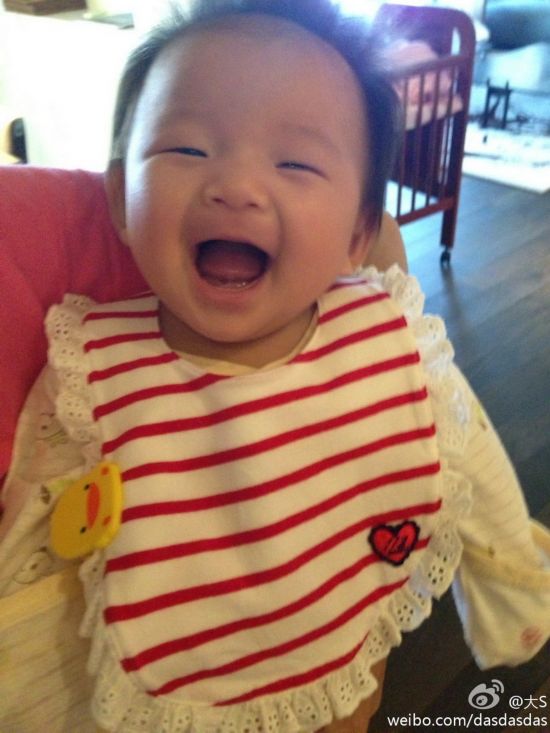 娱乐24小时:新版一字马女神引网友膜拜(组图)