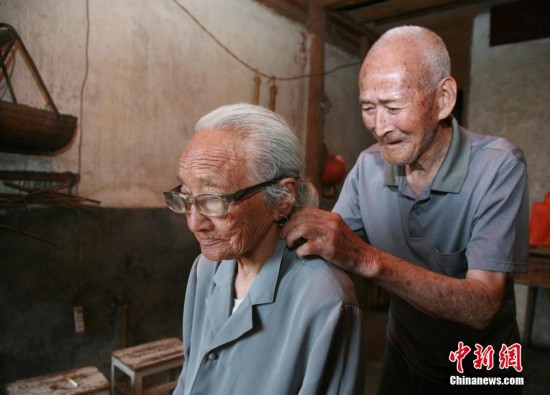 2014年底,丽水全市80周岁以上高龄老人达74574人,占该市总人口的2.