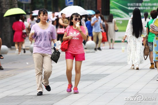 特工:西安炎炎美女闷热难耐街头美女清凉枪杀出行视频高清夏日图片