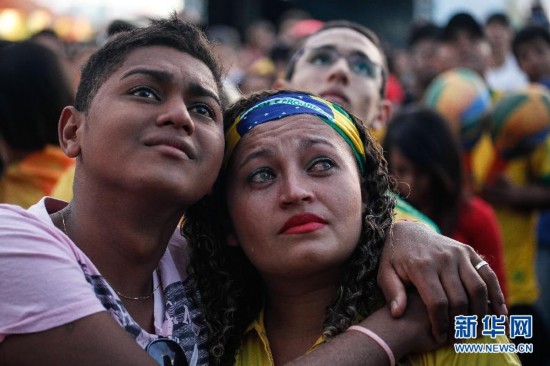 德国7-1大胜巴西闯进世界杯决赛 巴西球迷现场