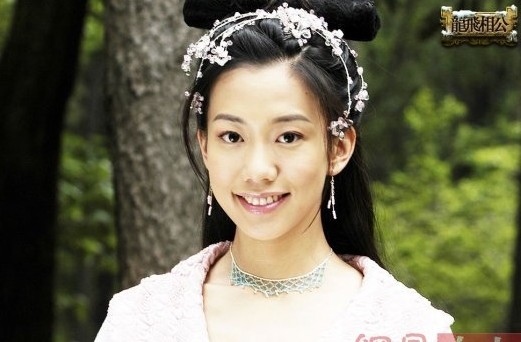 �����۵�α��װ��Ů���У�����Ҧ��������ǹ