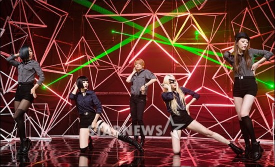 d Light》回归集锦:krystal郑秀晶冷艳霸气宋茜撞