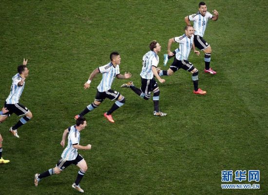 世界杯半决赛:阿根廷点杀荷兰时隔24年再入决