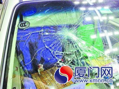 厦门:家中停电打车去酒店洗澡遇车祸 一家人进