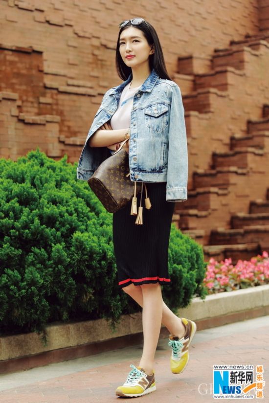 江疏影街拍示范女神混搭 街头古典优雅百变