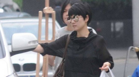 王中磊儿子神秘学校遭起底 郭晶晶抱儿子照曝