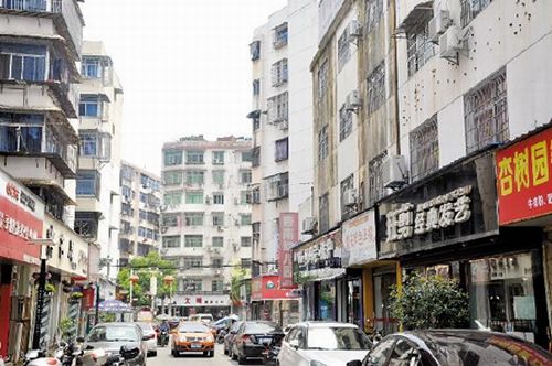 从租住地下室到住进自己的楼房 一个普通女人