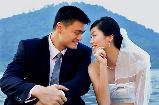 姚明夫妻档综艺首秀 亲自示范高难度动作叶莉