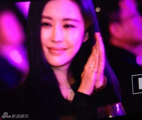 娱乐圈中的霸道总裁爱上我:王艳住皇宫吴佩慈