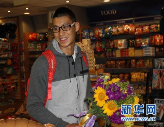 （體育）籃球——NBA：林書豪抵達洛杉磯