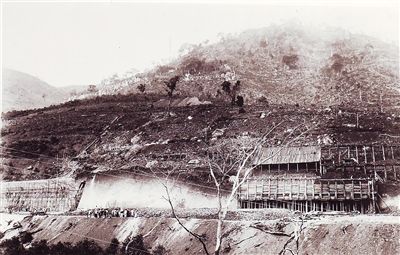 1942年4月10日,正在建设中的石碌车站。
