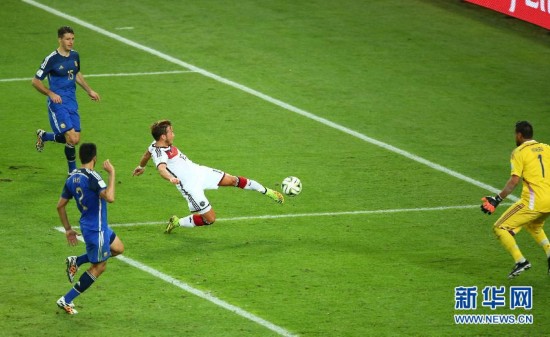 世界杯·进球时刻:格策打入制胜金球(组图)