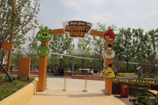 愤怒的小鸟主题公园青岛安家 体验真人游戏(