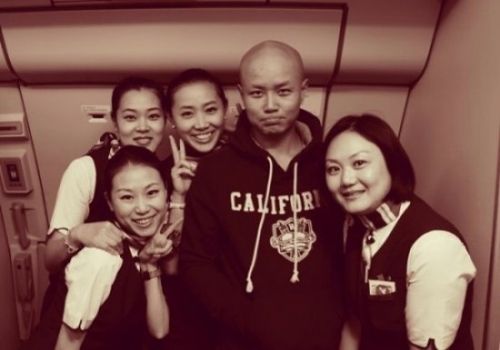 何炅孙俪文章邓超 明星与空姐合照素颜打回原