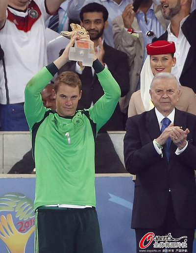 德国门神双喜临门 诺伊尔获世界杯最佳门将