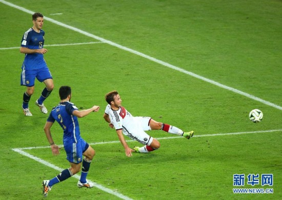 世界杯·进球时刻:格策打入制胜金球(组图)