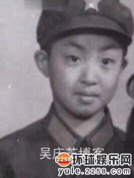 变性舞蹈家金星9岁时男儿身当兵旧照首曝光