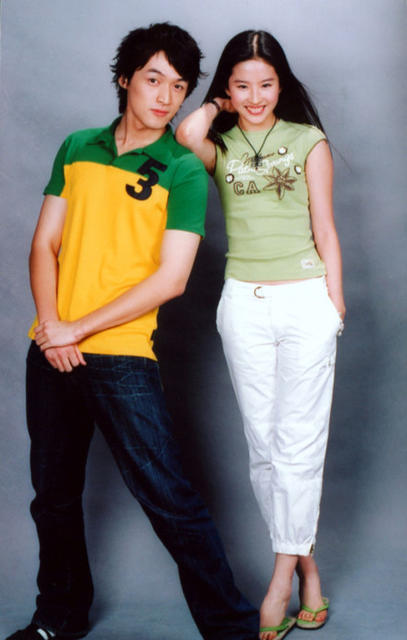 《仙剑1》青涩照:22岁胡歌与18岁刘亦菲