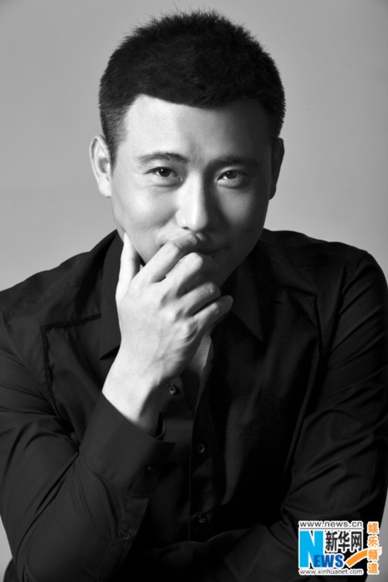 李乃文黑白写真曝光 时尚萌叔酷帅有魅力【高