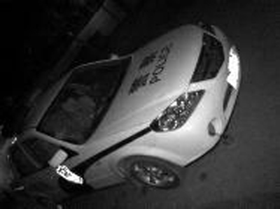 肇事警车前挡风玻璃破裂 李先生供图