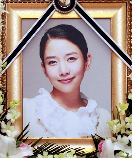 宋汶霏翁美玲刘丹 盘点20多岁就去世的明星【