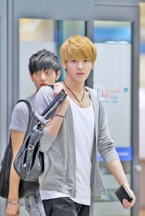 EXO前成员Kris吴亦凡出道前经历:加拿大籍华