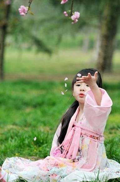 12岁小<em>学</em>生<em>化妆</em>似<em>20岁少女</em> 00后太逆天(图)【