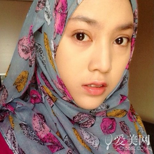 明星私照:高圆圆置身花海 范冰冰张钧宁比美