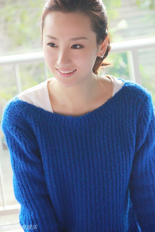 李沁新剧变身辣妈造型惊人 宽脑门苹果肌遭吐