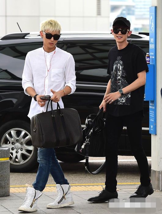 EXO为亚洲巡回演唱会赶赴上海 Tao灿烈智能