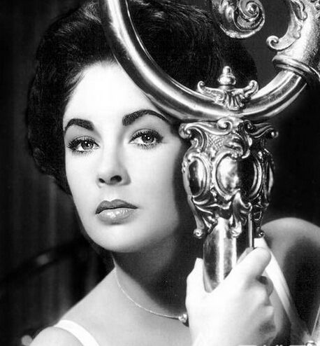 世界头号美人伊丽莎白泰勒 蓝紫色眼睛美丽无