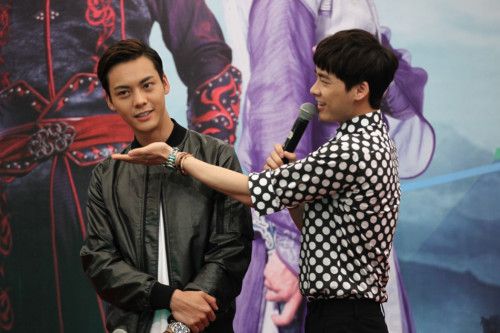 谭马天宇自曝心中女神是郑爽 李易峰曝杨幂毒