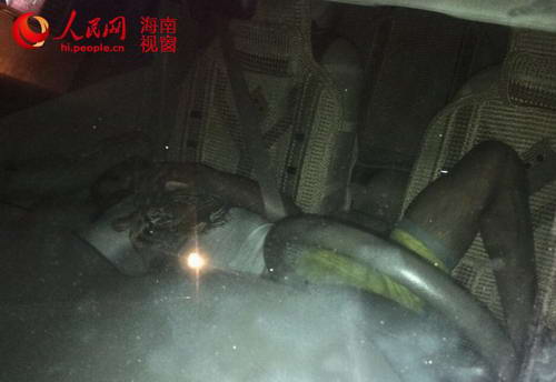 街头车内现腐烂男尸 疑看世界杯醉酒死亡(图)