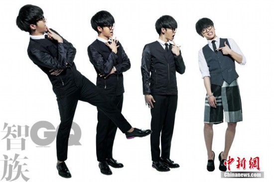 华晨宇拍写真露鬼马表情 穿西装潮范足