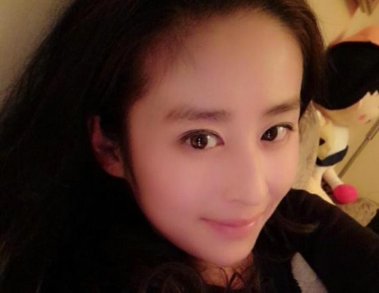 颖儿否认介入吴佩慈与男友情事 合照已是多年