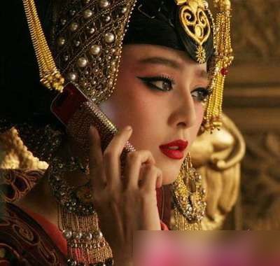 古装戏幕后欢乐搞笑 娘娘格格全在拿手机打电