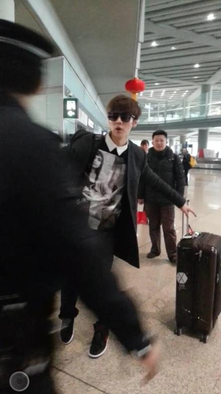EXO机场时尚:吴亦凡酷帅最抢镜 鹿晗<em>邻家</em>大男
