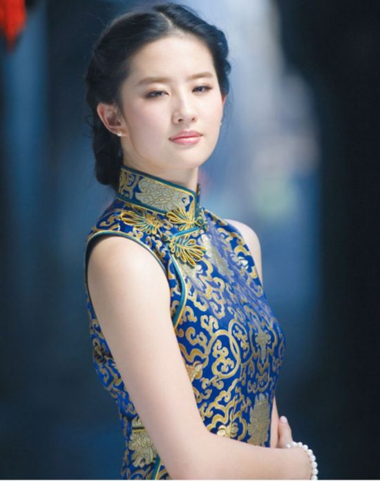 <em>刘亦菲</em>家族美人照曝光 孩子相貌由夫妻中谁的