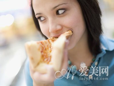  晚餐吃太晚易患结石 晚餐不科学引发8类疾病 