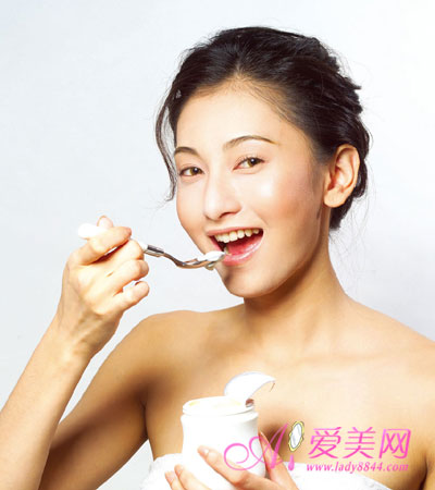  喝酸奶防腹泻防辐射 喝酸奶的好处及怎么喝 